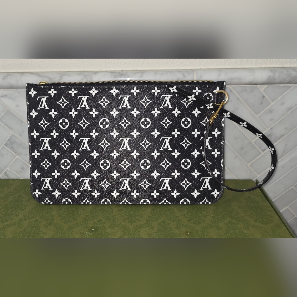 Louis Vuitton Neverfull Black & White Monogram Pouch - Picture 5 of 16
